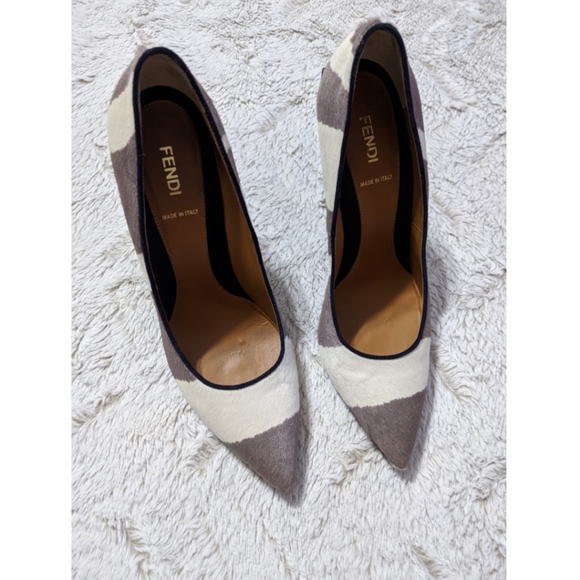 🚫SOLD🆕FENDI White & Taupe Cowhide Heels pumps - Picture 4 of 8